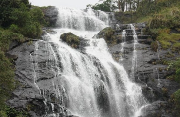 Athirapally- Munnar-Thekkady Tour Package
